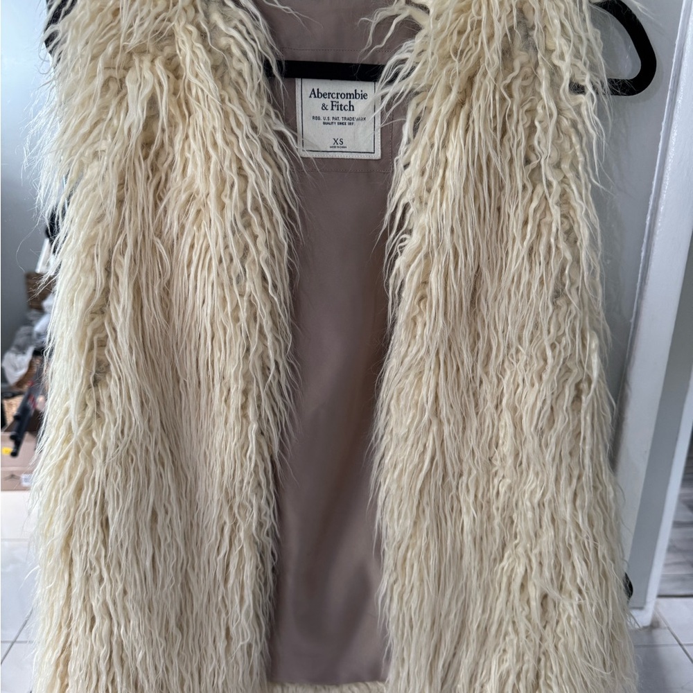 Abercrombie & Fitch Ivory Shaggy Vest